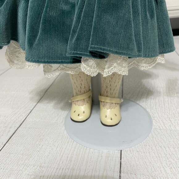 The Savoy Collection Limited Edition Sisley Doll - Picture 10 of 14